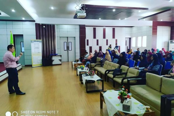 Pelatihan “Safety awareness: how to use supporting equipment in the laboratory”