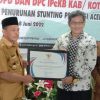 Bupati Pidie Jaya Memberikan Penghargaan Kepada Balai Litbangkes Aceh